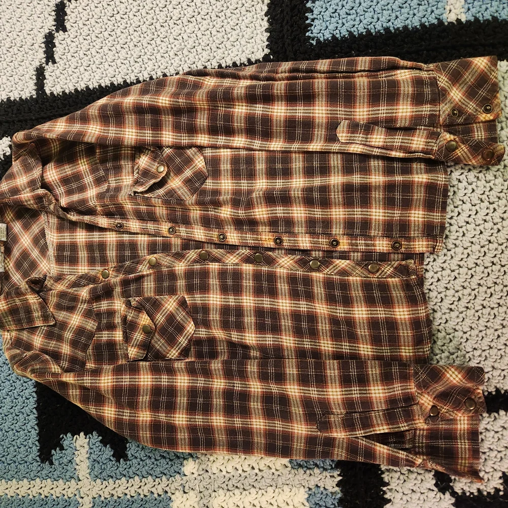 Plaid Button-Up Shirt - Picture 3 of 4